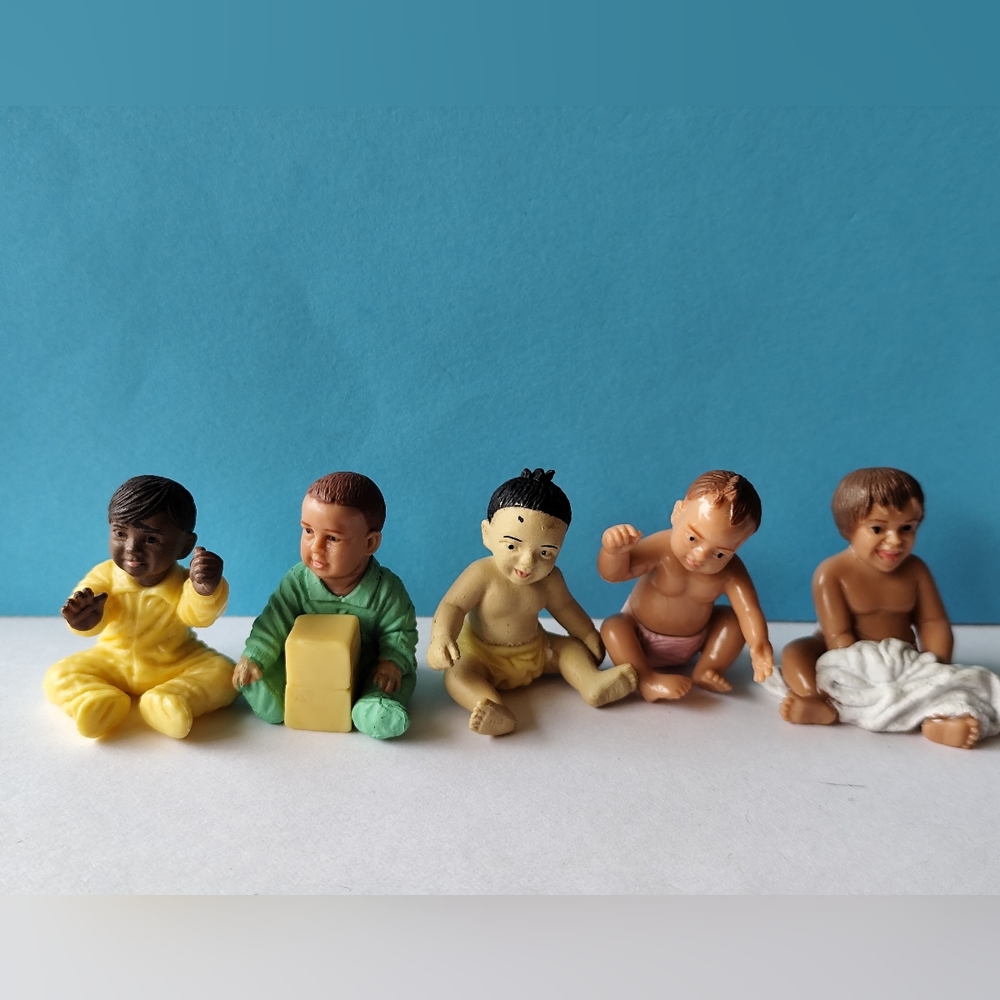 3/$30💜Safari Ltd Miniature Infant Child Baby Figure Lot of 5